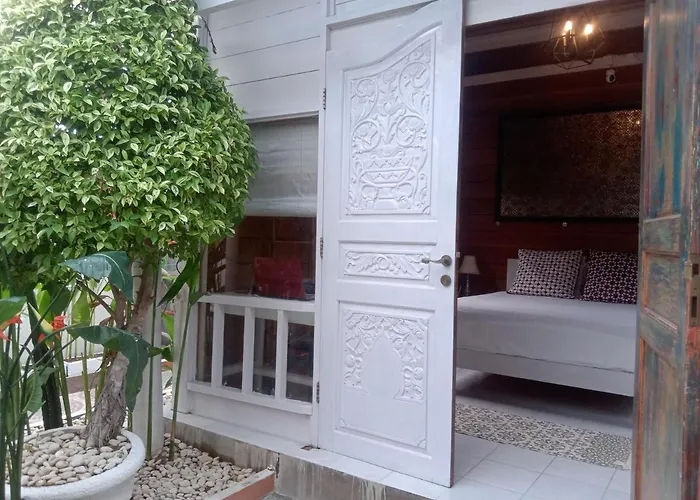 Room In House Caffe *