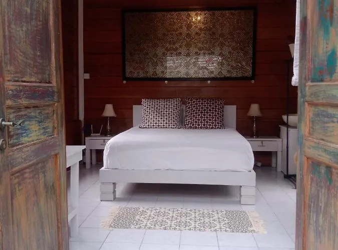 Room In House Caffe Bed & Breakfast Canggu