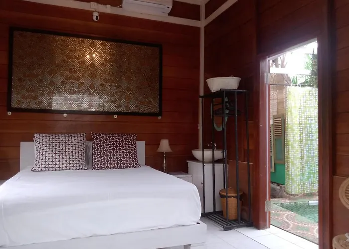 Room In House Caffe Bed & Breakfast Canggu